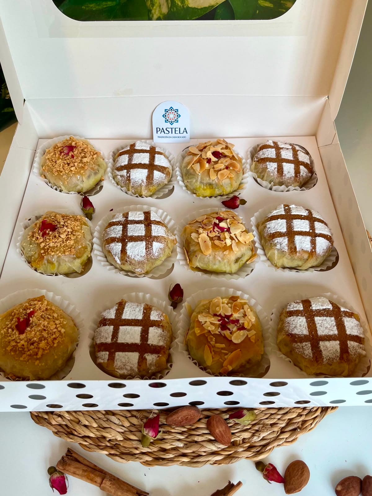 Pastela de Pollo y Almendra — pastela artesanal andalusí